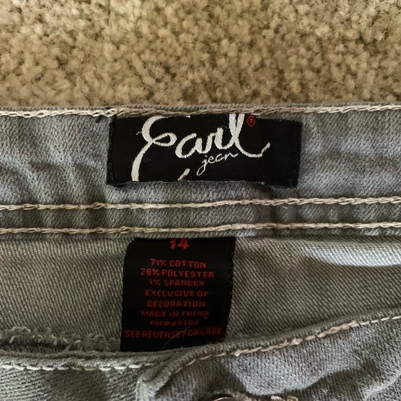 Earl gray boot cut jeans with bling detail on front and back pockets. Size 14 - Picture 8 of 8